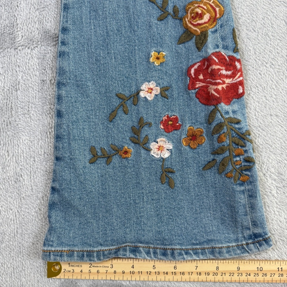 DW Fiona Flare Jeans Women 2 Light Wash Floral Embroidered Hippie Boho 25x31 - Picture 15 of 16